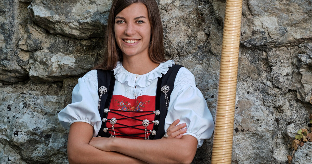 Lisa Stoll ist als die Swiss Lady am Alphorn - Konzerte 2020